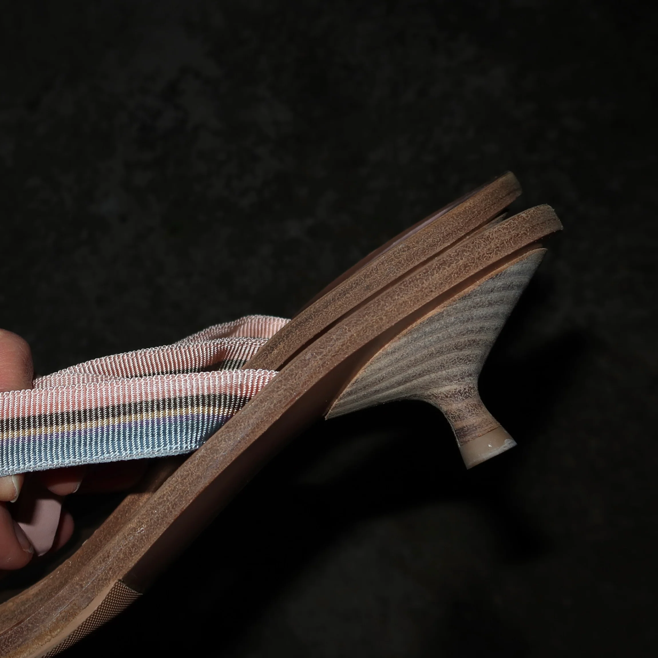 Gucci Logo Thong Heels (40) - Image 4
